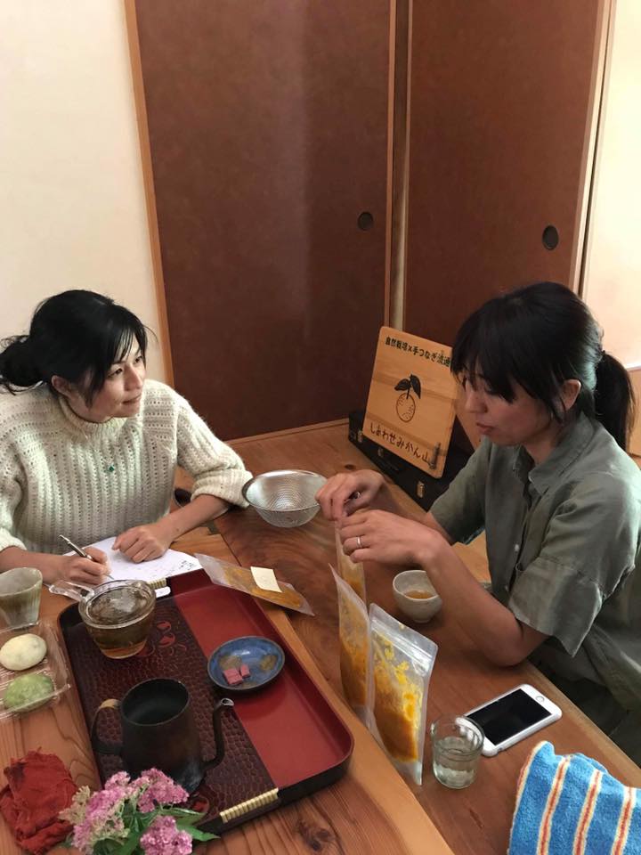みかん皮ジャム、試食中♪