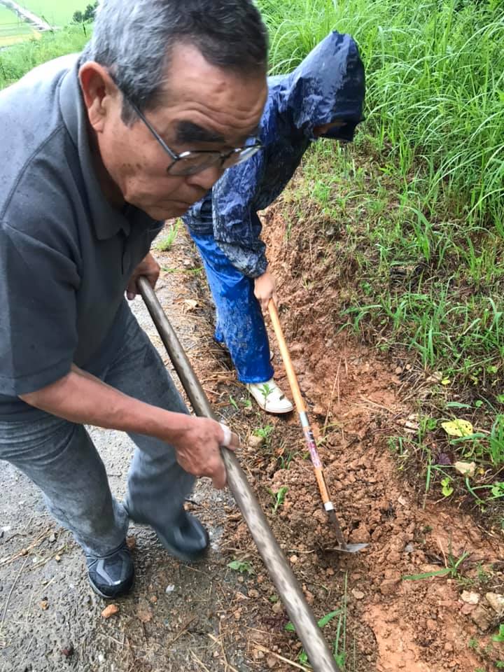 「雨の日の排水溝点検」