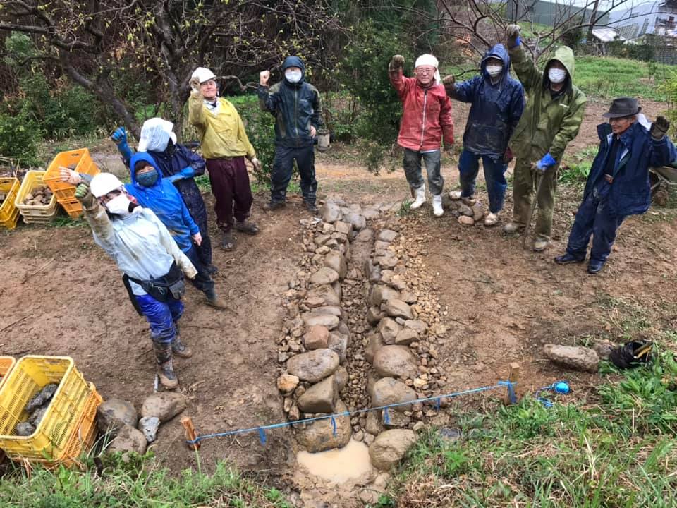 「自分でなおせる石の水路づくり」